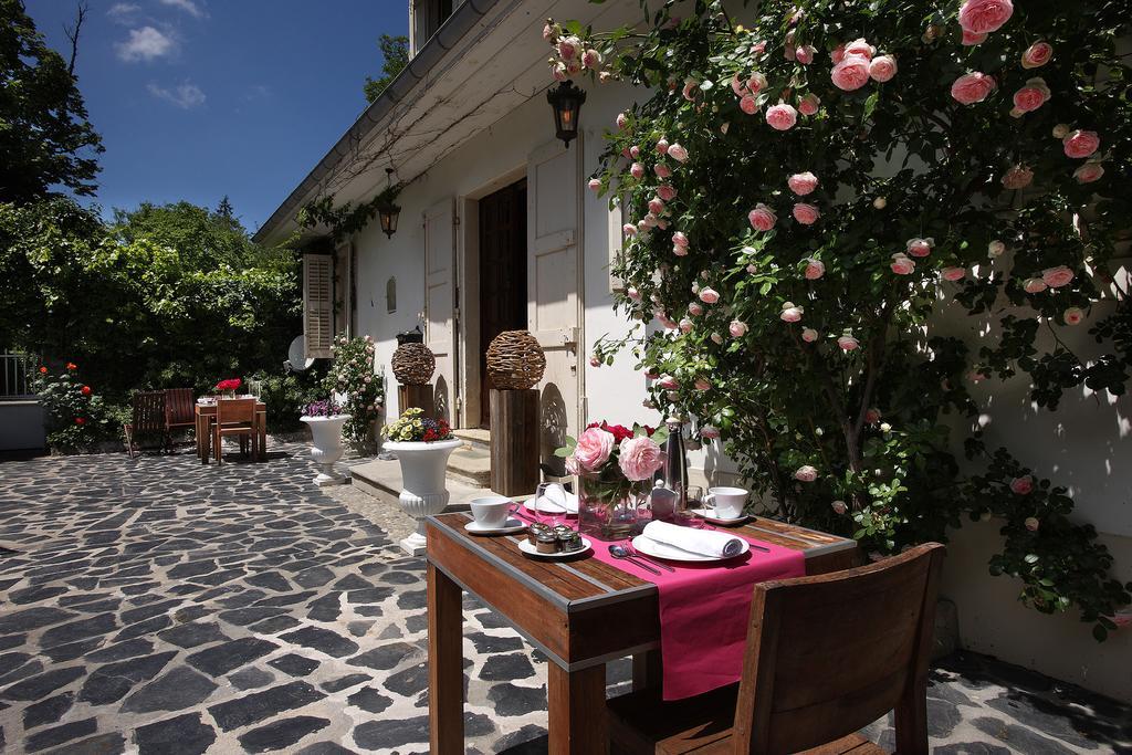 Les Saints Peres Hotel Montagnole Exterior foto