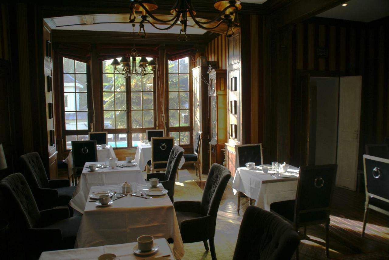 Les Saints Peres Hotel Montagnole Exterior foto