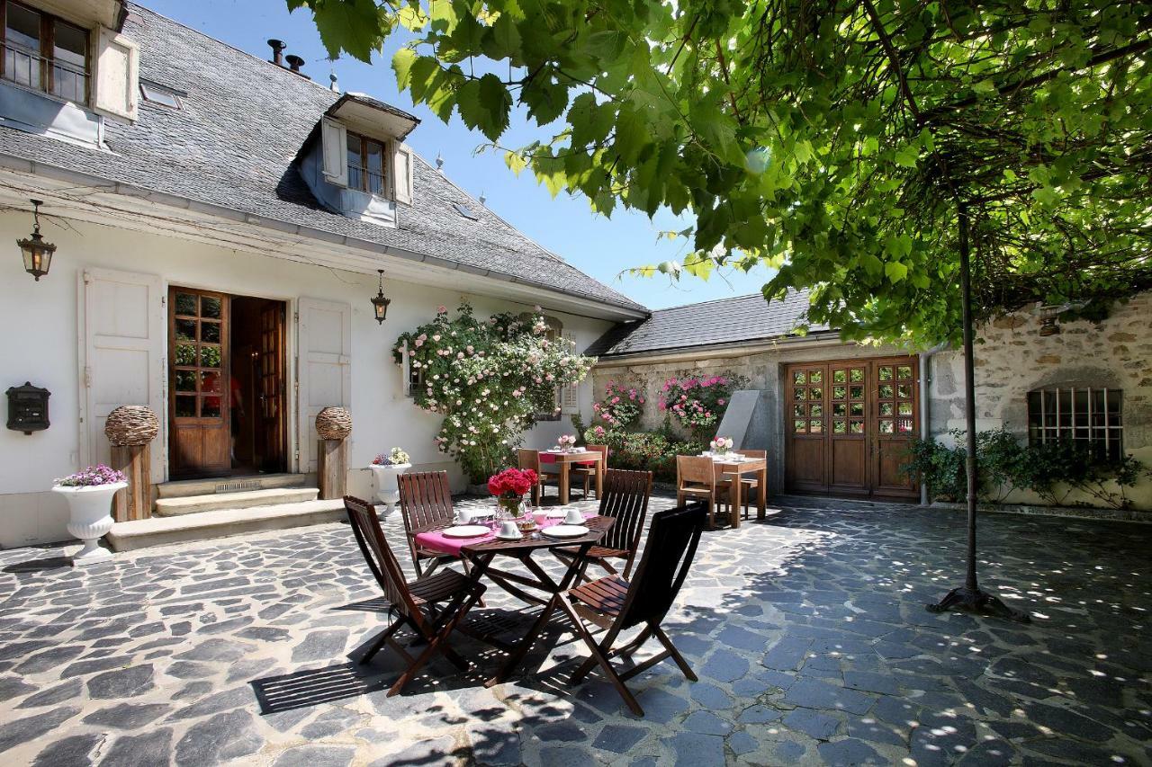 Les Saints Peres Hotel Montagnole Exterior foto